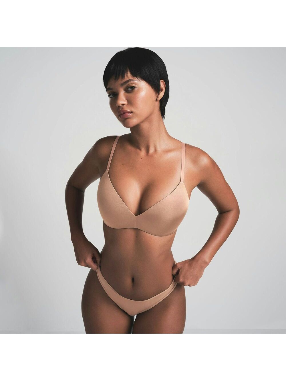 SKIMS NWT Wireless Form Push Up Plunge Bra - Size 36D - Picture 2 of 3